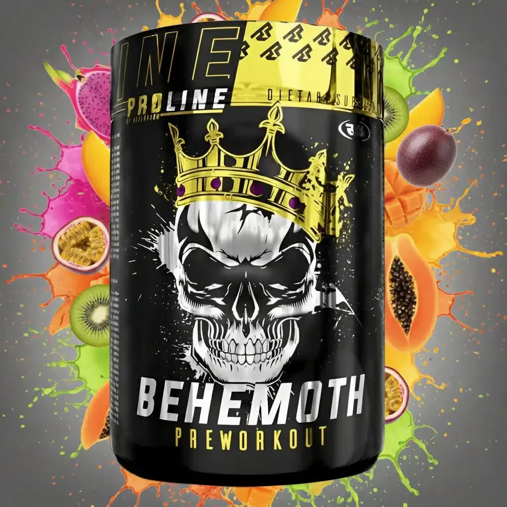 Behemoth Pre Workout mit Schädel und Krone, umgeben von farbenfrohen Fruchtspritzern – Protein, Booster, Vitamine