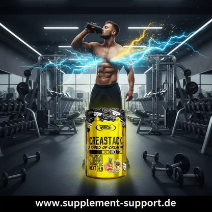 Muskulöser Mann trinkt Kreatin-Booster im Fitnessstudio – Creastack von Real Pharm