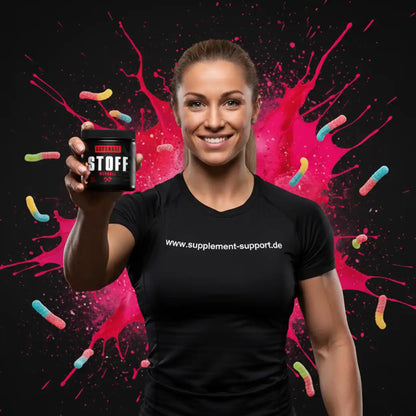 Frau hält STOFF Gummy Vitamine von GODSHARD – Nahrungsergänzung für Sportler mit farbigen Gummibärchen