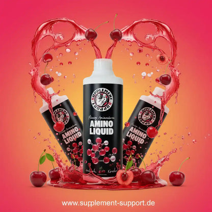 Amino Liquid 1000ml Nahrungsergänzung, flüssige Aminosäuren mit Kirschgeschmack, drei Flaschen vor rosa Hintergrund