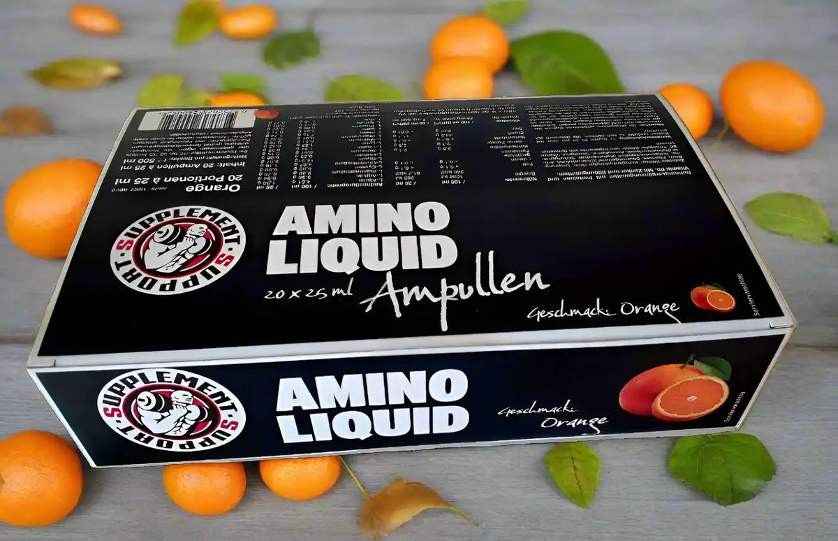 Amino Liquid Ampullen mit Orangengeschmack, 20 x 25 ml, umgeben von frischen Orangen und Blättern