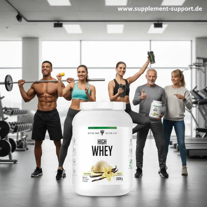 High Whey Protein Pulver 2000g Vanille im Fitnessstudio mit Sportlern