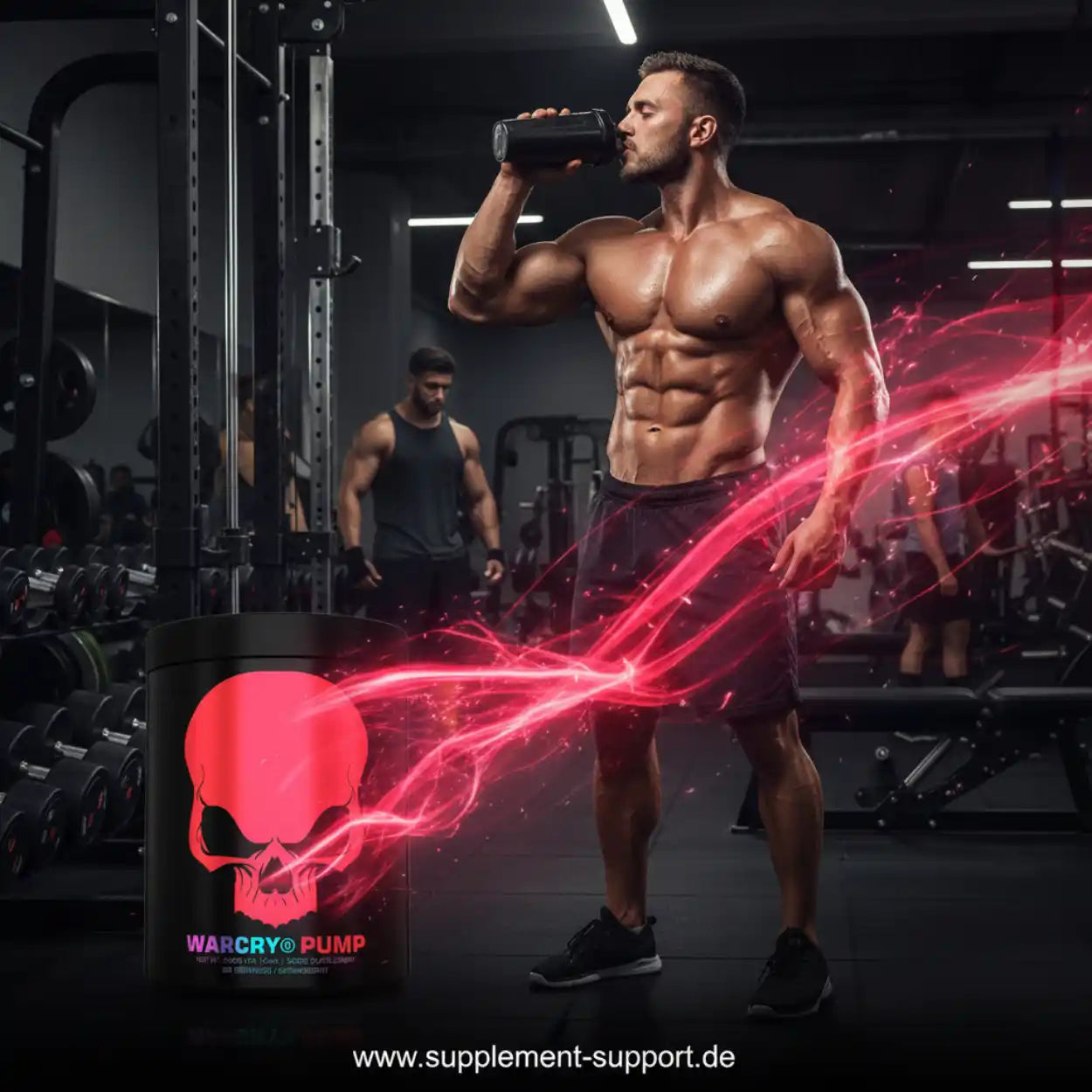 Muskulöser Mann trinkt Pre-Workout Booster im Fitnessstudio – Warcry Pump Nahrungsergänzung