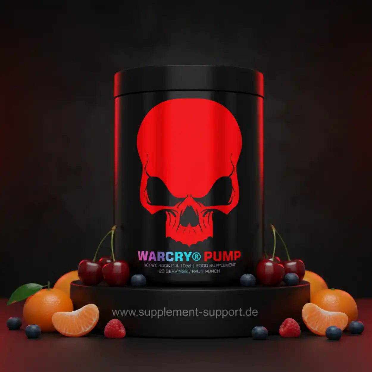 WARCRY® PUMP Nahrungsergänzung mit Fruchtpunsch-Geschmack, umgeben von frischen Beeren und Orangen