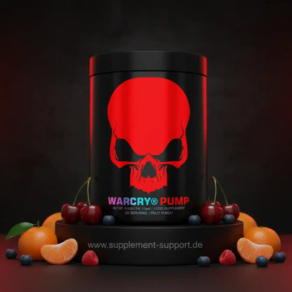 WARCRY® PUMP Nahrungsergänzung mit Fruchtpunsch-Geschmack, umgeben von frischen Beeren und Orangen
